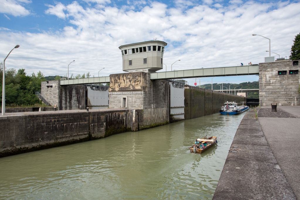 Besucherkraftwerk Ybbs-Persenbeug, Schleuse mit Schiff (© Bernhard Buzin)